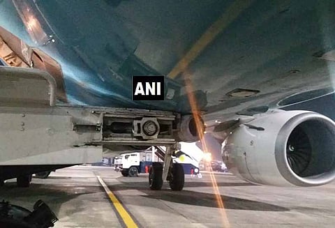 மும்பை விமான நிலையத்தில் ஜெட் ஏர்வேஸ் விமானம் ஒன்று தரையில் மோதியது