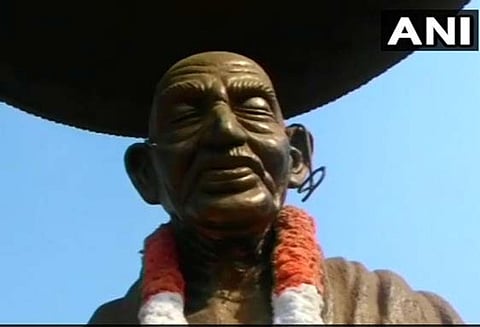 கேரள மாநிலம் கன்னூரில் மகாத்மா காந்தி சிலை அவமதிப்பு