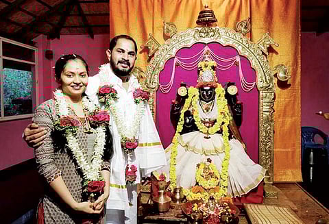 காங்கிரஸ் எம்.எல்.ஏ. மகள் காதலனுடன் ரகசிய திருமணம்