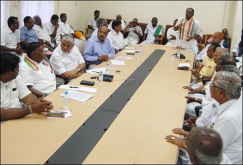 காவிரி பிரச்சினையில் உரிமையை பெற நடவடிக்கை எடுக்கவேண்டும்