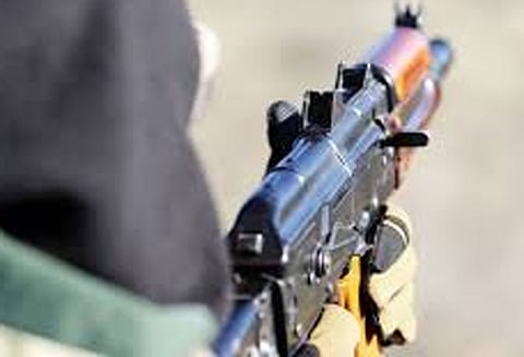 ஜம்மு காஷ்மீர்: பாஜக பிரமுகரை குறிவைத்து பயங்கரவாதிகள் துப்பாக்கிச்சூடு