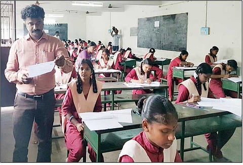 திருவண்ணாமலை மாவட்டத்தில் எஸ்.எஸ்.எல்.சி. பொதுத்தேர்வை 32,908 பேர் எழுதினர்