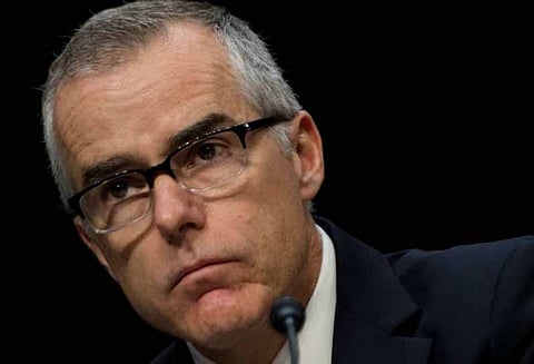 ஓய்வு பெற சிறிது காலம் இருக்கும் போதே அமெரிக்க எப்.பி.ஐ துணை இயக்குநர் பதவி நீக்கம்