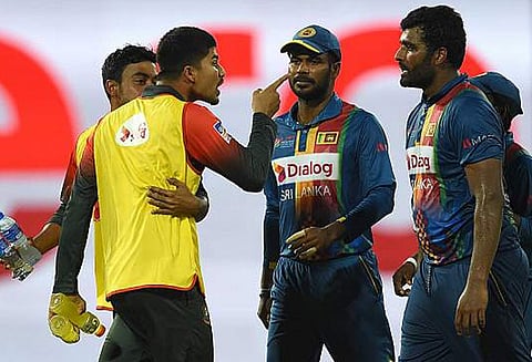 நடுவர்களுடன் வாக்குவாதத்தில் ஈடுபட்ட வங்கதேச அணி கேப்டன் ஷகிப் அல்ஹசனுக்கு 25% அபராதம்