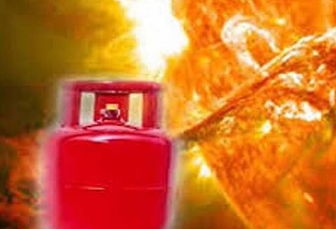 ஈரோடு : தயிர்பாளையத்தில் தீக்குளித்து ஒரே குடும்பத்தை சேர்ந்த 3 பெண்கள் தற்கொலை.