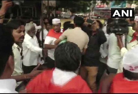 லிங்காயத் சமூகத்திற்கு தனி மத அங்கீகாரம்; கர்நாடகத்தில் வீரசைவ–லிங்காயத் சமூகம் இடையே மோதல்