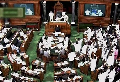 எதிர்க்கட்சிகளின் அமளியால் மக்களவை நாள் முழுவதும் ஒத்திவைப்பு