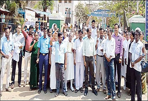 சிதம்பரத்தில் அரசு மருத்துவர்கள் ஆர்ப்பாட்டம்