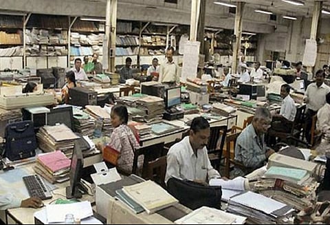 ஊழியர்களின் ஓய்வு பெறும் வயதினை 62 ஆக அதிகரிக்கும் திட்டம் இல்லை: மத்திய அரசு