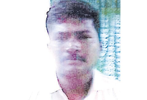 பெரியார் சிலையை சேதப்படுத்திய மத்திய ரிசர்வ் பாதுகாப்பு படை போலீஸ்காரர் பணியிடை நீக்கம்