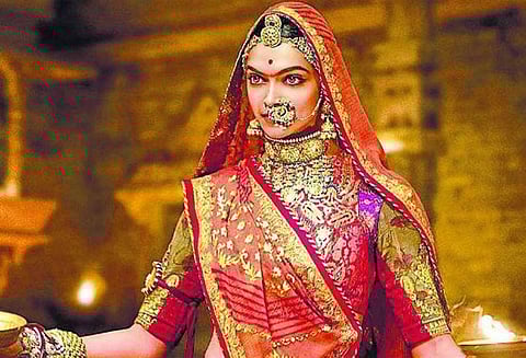 ‘பத்மாவத்’ உடைகளை கேட்கும் தீபிகா படுகோனே