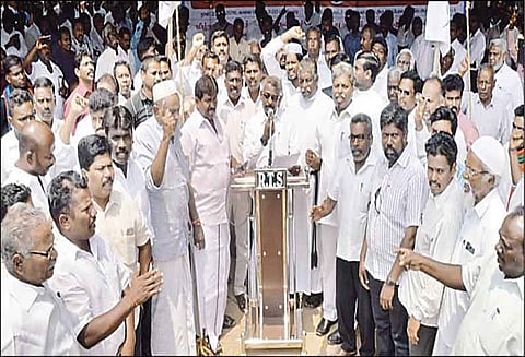 கிறிஸ்தவ தேவாலயம் இடிக்கப்பட்டதை கண்டித்து கடலூரில் சிறுபான்மை அமைப்பினர் ஆர்ப்பாட்டம்