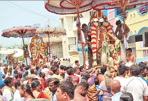 வரதராஜ பெருமாள் கோவிலில் கருட சேவை