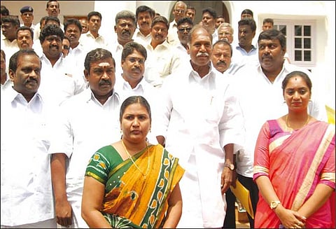 என்.ஆர்.காங்கிரஸ் வெளிநடப்பு: மத்திய அரசுடன் தொடர் மோதலால் மாநில வளர்ச்சி பாதிப்பு, எதிர்க்கட்சி தலைவர் ரங்கசாமி குற்றச்சாட்டு