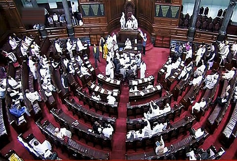 அ.தி.மு.க. உறுப்பினர்கள் அமளி: நாடாளுமன்ற மேலவை இன்று நாள் முழுவதும் ஒத்தி வைப்பு