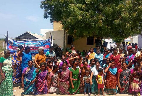 46-வது நாளாக போராட்டம் நீடிப்பு ஸ்டெர்லைட் நிர்வாகத்திற்கு சொந்தமான பள்ளிக்கு பூட்டு