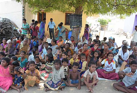 47-வது நாள் போராட்டம் : போராட்ட வேகத்தை குறைக்க ஸ்டெர்லைட் ஆலை மூடல் என குற்றச்சாட்டு