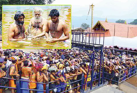 பம்பை ஆற்றில் சுவாமி அய்யப்பனுக்கு ஆறாட்டு நடந்தது