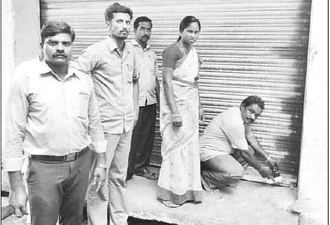 தனியார் சர்க்கரை ஆலையின் சேமிப்பு கிடங்கிற்கு சீல் - அதிகாரிகள் நடவடிக்கை