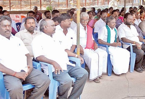 காவிரி மேலாண்மை வாரியம் அமைக்க வலியுறுத்தி கால்நடை ஆய்வாளர்கள் உண்ணாவிரதம்