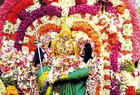 சிறுவாச்சூர் மதுரகாளி அம்மன் கோவிலில் சித்திரை தேரோட்டம்