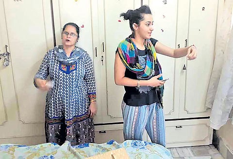 சினிமா துணை நடிகை வீட்டில் 40 பவுன் நகை, வைரம் கொள்ளை