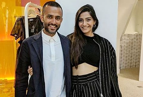 நடிகை சோனம் கபூர், ரூ.173 கோடி பங்களாவில் குடியேறுகிறார்