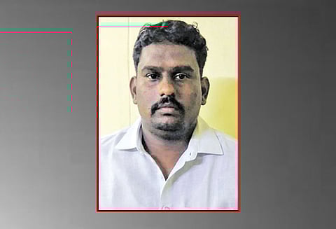 ஓய்வுபெற்ற வங்கி ஊழியரின் நிலத்தை அபகரிக்க முயற்சி