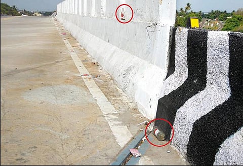 கட்டி திறக்கப்படாத புதிய மேம்பாலம் இரவு நேர மதுபான “பார்” ஆக செயல்படும் அவலம்