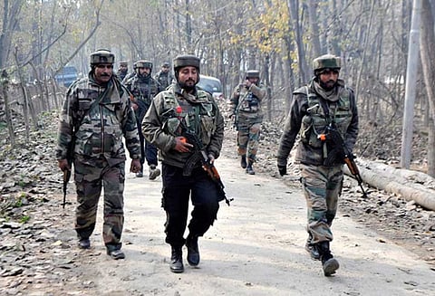 ஜம்மு காஷ்மீர்: என்கவுண்டரில் 3 பயங்கரவாதிகள் சுட்டுக்கொலை