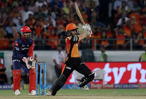 சன்ரைசர்ஸ் ஐதராபாத் தன்னுடைய அதிரடி பேட்டிங்கின் மூலம் டெல்லி அணியை ஊதி தள்ளியது