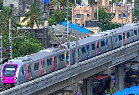 மெட்ரோ ரெயில்களில் முதல் வகுப்பு பெட்டி அறிமுகம் அதிகாரி தகவல்