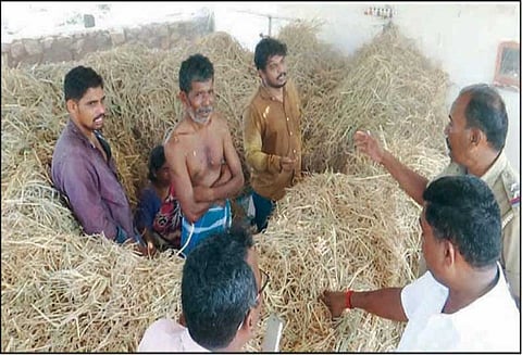 எடப்பாடி அருகே தொழிலாளி குடும்பத்துடன் தற்கொலைக்கு முயன்றதால் பரபரப்பு