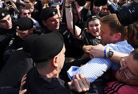 ரஷிய நாட்டில் எதிர்க்கட்சி தலைவர், ஆதரவாளர்களுடன் கைது