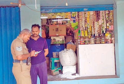 கோவில்பட்டியில் கடையின் பூட்டை உடைத்து 30 கைக்கெடிகாரங்கள் திருட்டு