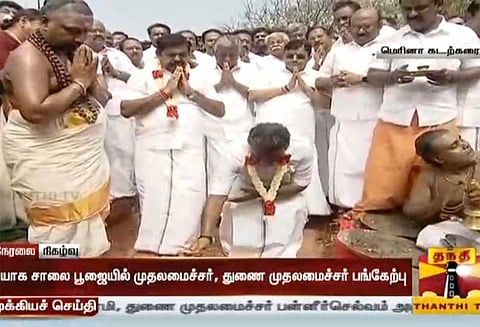 மெரீனா கடற்கரையில் ஜெயலலிதா நினைவு மண்டபத்துக்கு அடிக்கல் நாட்டப்பட்டது