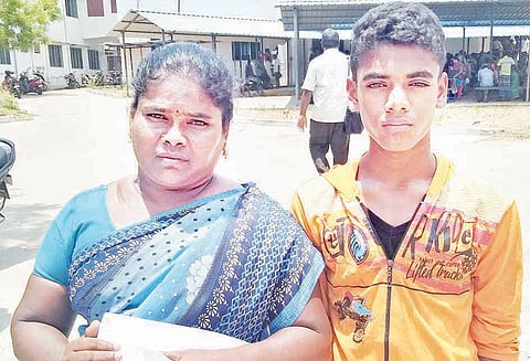 கருணை கொலைக்கு அனுமதி கோரி தாய்-மகன் மனு மக்கள் குறைதீர்க்கும் நாள் கூட்டத்தில் கொடுத்தனர்