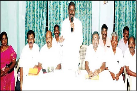 8 வழி சாலை திட்டத்தால் விவசாயிகள் பாதிப்பு