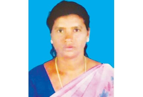 பெண்ணை அடித்துக்கொன்று நகைகள் கொள்ளை