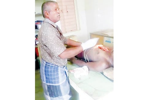 சலவை தொழிலாளி பிரேத பரிசோதனை செய்யும் வீடியோ காட்சி செல்போனில் வைரலாகி வருவதால் பரபரப்பு