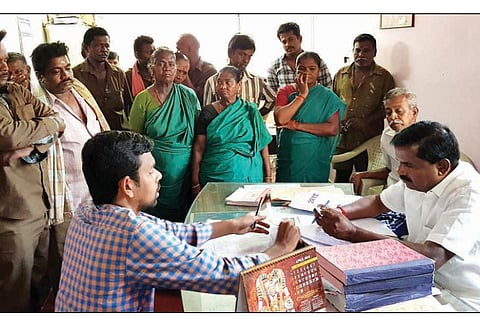 திருப்பூர் மாநகராட்சி 1-வது மண்டல அலுவலகத்தில் கே.என்.விஜயகுமார் எம்.எல்.ஏ. திடீர் ஆய்வு