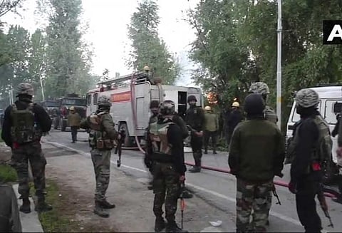 காஷ்மீரில் தீவிரவாதிகளுடனான சண்டையில் சி.ஆர்.பி.எப். வீரர் உயிரிழப்பு