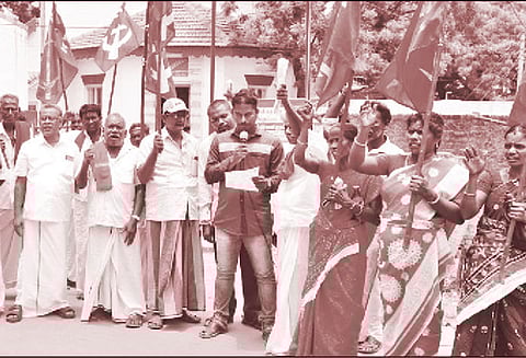 நாகையில் விவசாய சங்கத்தினர் ஆர்ப்பாட்டம்