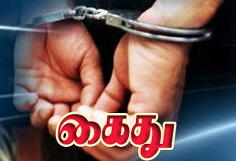 நகைக்கடைகளில் நூதன முறையில் மோசடி; 2 பெண்கள் கைது