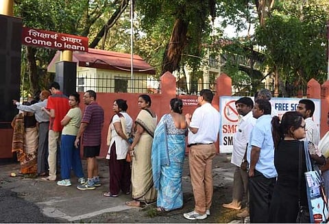 கர்நாடக சட்டசபை தேர்தல்; பிற்பகல் 3 மணி நிலவரப்படி 56% வாக்குகள் பதிவாகியுள்ளன