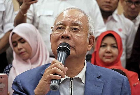 மலேசிய முன்னாள் பிரதமர் நஜிப் ரசாக், நாட்டை விட்டு வெளியேற தடை