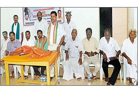 கிராமங்களில் கட்சியை பலப்படுத்த வேண்டும்: இளைஞர் காங்கிரஸ் நிர்வாகிகள் கூட்டத்தில் தீர்மானம்