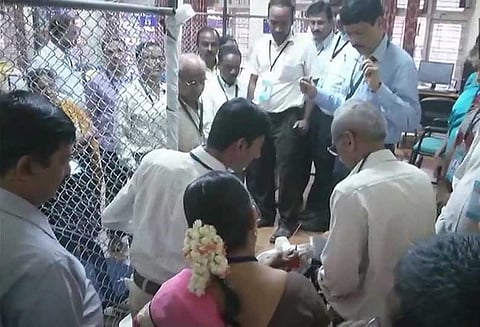 கர்நாடக சட்டமன்ற தேர்தல்: வாக்கு எண்ணிக்கை துவங்கியது