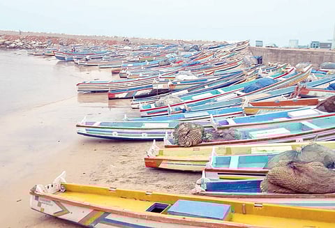 அரபிக்கடலில் குறைந்த காற்றழுத்த தாழ்வுப்பகுதி: குமரி மாவட்ட மீனவர்கள் மீன்பிடிக்க செல்லவில்லை