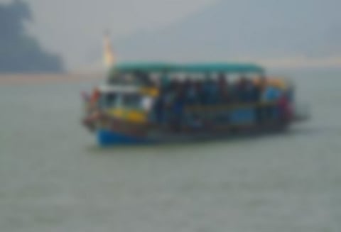 ஆந்திராவில் மீண்டும் படகு விபத்து பெண்கள், குழந்தைகள் உள்பட 33 பேரின் கதி என்ன?